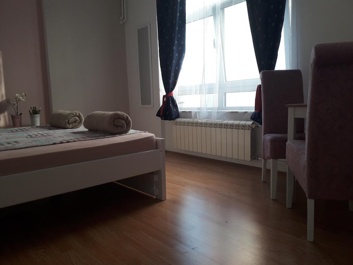 Studio Apartman Ld U Strogom Centru Новий Сад Екстер'єр фото